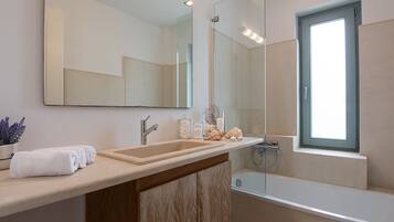 Vila | Kamar mandi | Pengering rambut dan sampo