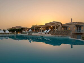 Pool - Luxurious Villa in Peloponnese With Pool (Ermionida)