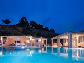 Villa | Pool