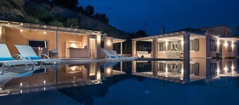 วิลล่าในเพโลพอนนีสพร้อมสระว่ายน้ำ