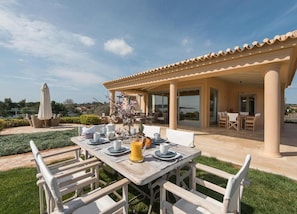 Villa | Exterior