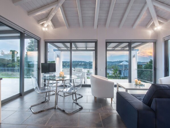 House | Dining - Holiday Home in Porto Heli for 6 Guests (Ermionida)