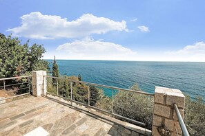 Balcony - Outstanding Villas in Pera Melana near Kissakas Beach (South Kynouria)