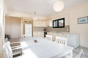 Dining - Outstanding Villas in Pera Melana near Kissakas Beach (South Kynouria)