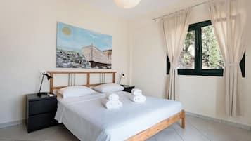 4 habitaciones, tabla de planchar con plancha y ropa de cama