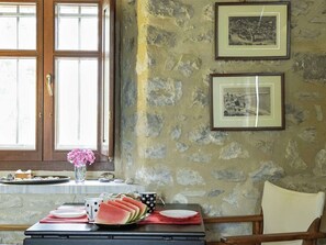 House | Dining - Holiday Home With Garden in Leonidio (South Kynouria)
