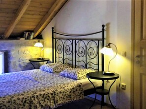 House | 2 bedrooms, bed sheets - Holiday Home With Garden in Leonidio (South Kynouria)