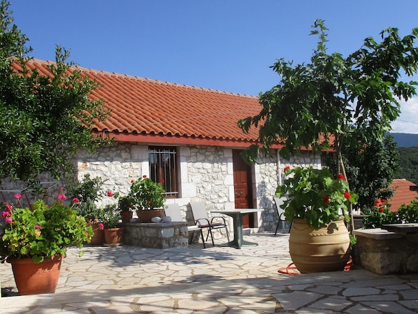 House | Terrace/patio - Holiday Home With Garden in Leonidio (South Kynouria)