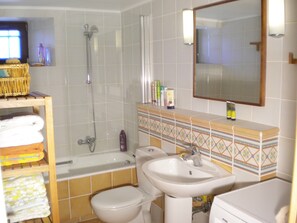 House | Bathroom - Holiday Home With Garden in Leonidio (South Kynouria)