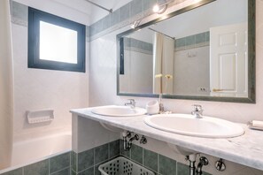 Villa | Bathroom