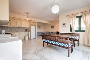 Dining - Villa in Pera Melana Near Kissakas Beach (South Kynouria)