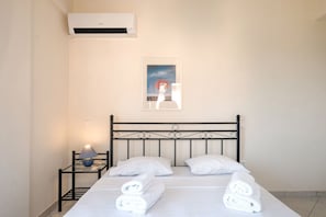 Villa | 3 bedrooms, bed sheets - Villa in Pera Melana Near Kissakas Beach (South Kynouria)