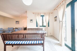 Villa | Dining - Villa in Pera Melana Near Kissakas Beach (South Kynouria)