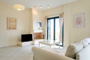 Villa | Living room | Fireplace