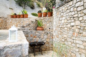 Villa | Garden - Serene Villa in Pera Melana near Sea (South Kynouria)