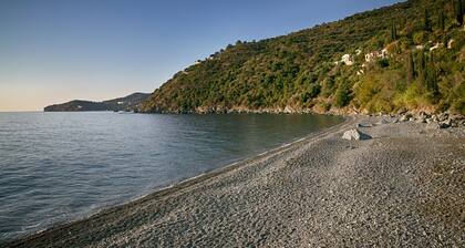 Serene Villa in Pera Melana near Sea