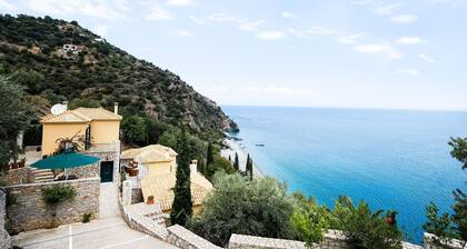 Serene Villa in Pera Melana near Sea