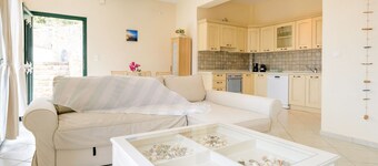 Serene Villa in Pera Melana near Sea