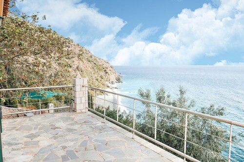Spacious Villa near Sea in Pera Melana