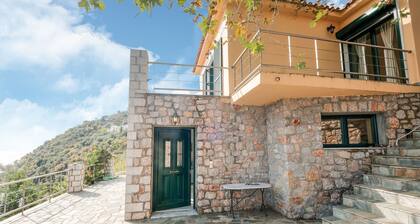 Spacious Villa near Sea in Pera Melana