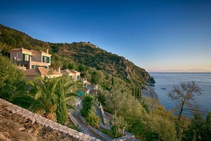 Villa | Exterior - Spacious Villa near Sea in Pera Melana (South Kynouria)