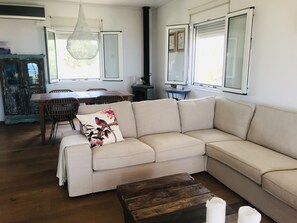 Vila | Ruang keluarga | TV