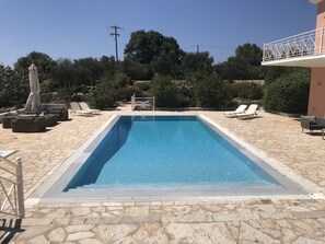 Vila | Piscina | Piscina interna, piscina externa