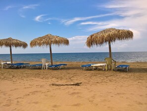Exterior - Villa Direct on the Long Sandy Beach, Swimming Pool, Tennis Court, Bicycles etc (Ilida)
