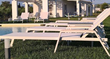 Villa Direct on the Long Sandy Beach, Swimming Pool, Tennis Court, Bicycles etc