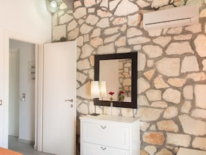 Villa | 2 bedrooms, individually furnished, iron/ironing board, bed sheets