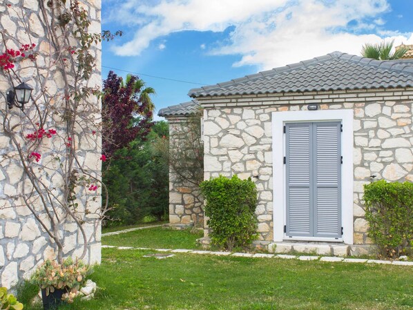 Villa | Exterior