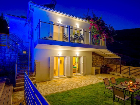 Villa | Exterior