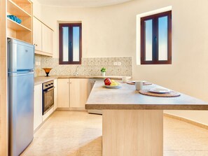 Villa | Dining - Boutique Villa in Zakynthos With Pool and Parasol (Zakynthos)