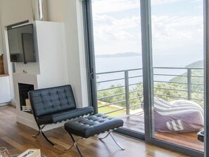 Villa | Zona de estar | Una televisión