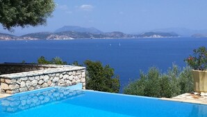Pool - Superb 4-10 Pers Villa, Pool and With Phenomenal Views of the sea and Islands (Lefkada)