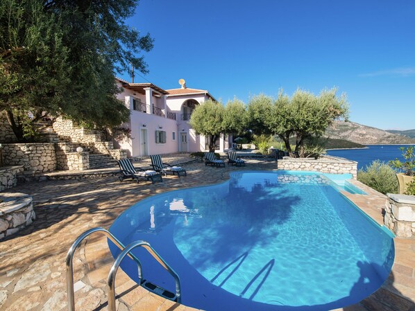 Outdoor pool - Superb 4-10 Pers Villa, Pool and With Phenomenal Views of the sea and Islands (Lefkada)