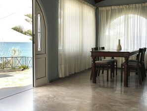 Villa | Dining - Villa in Corfu With Pool Near Gialos Beach (Corfu)