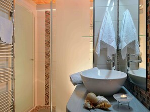 Bathroom - Tranquil Apartment in Paleokastrites with Pool & Garden near Sea (Corfu)