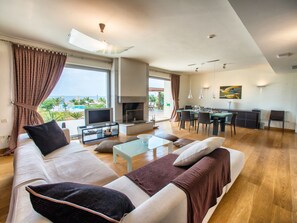 Villa | Living room | Fireplace