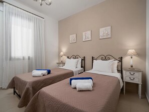 Apartment | 2 bedrooms, individually furnished, iron/ironing board, bed sheets