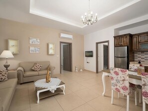 Apartment | Dining