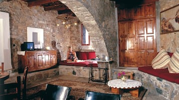 Apartment | Living room | Fireplace