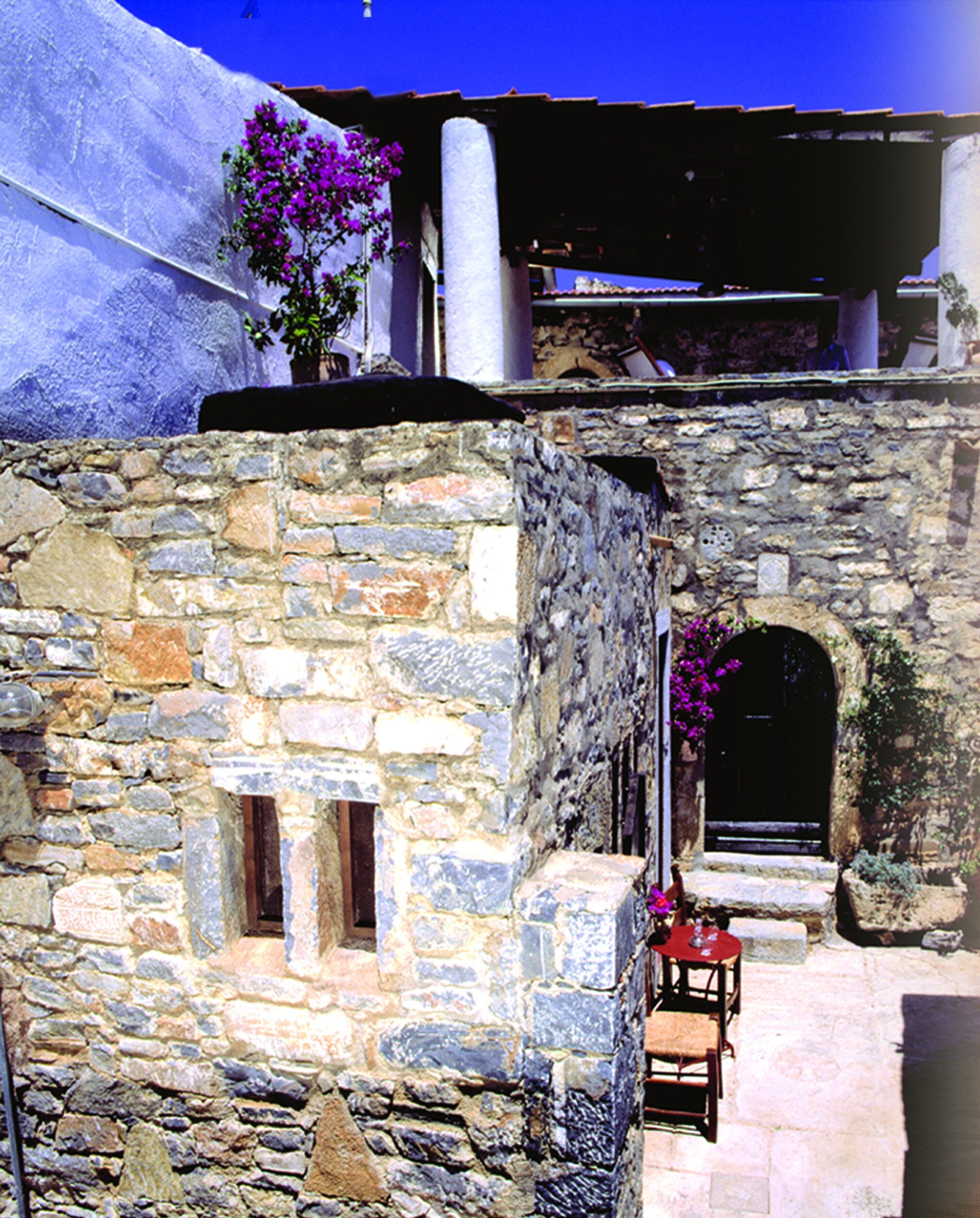 المنشأة من الخارج