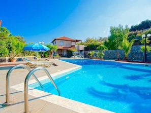 Exterior - Beautiful Villa With Pool and Tennis Court at Agia Pelagia NW (Malevizi)