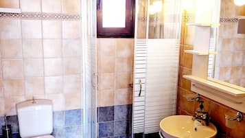 House | Bilik Mandi | Pancuran mandi, tuala disediakan