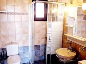 House | Bathroom | Shower, towels