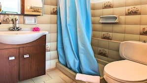 Apartment | Bathroom - Stunning Apartment in Agios Nikolaos Near Beach (Agios Nikolaos)
