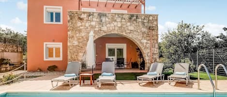 Villa | Pool | Inomhuspool och utomhuspool
