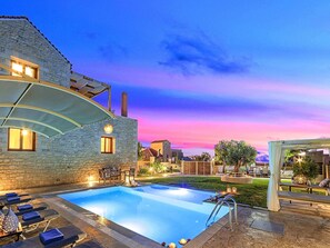 Villa | Pool | Inomhuspool och utomhuspool