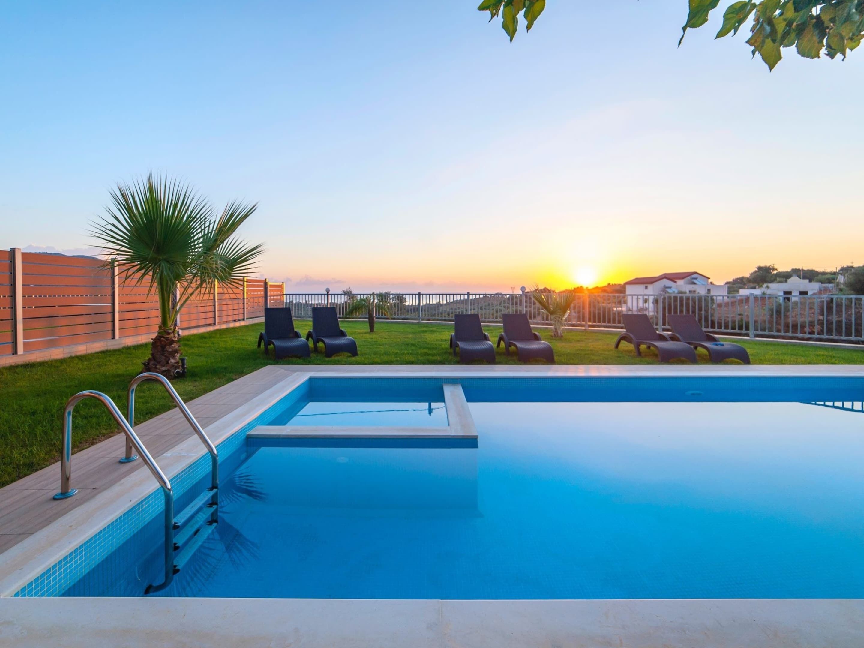 Vila | Piscina | Piscina interna, piscina externa